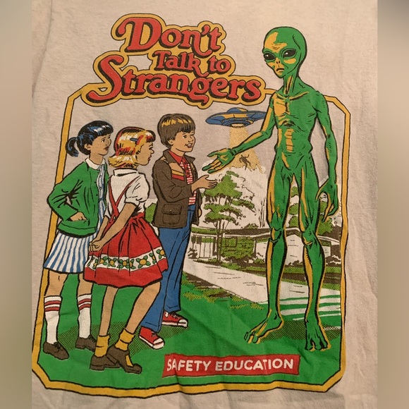 Don’t Talk To Strangers Alien Tee - Picture 2 of 4